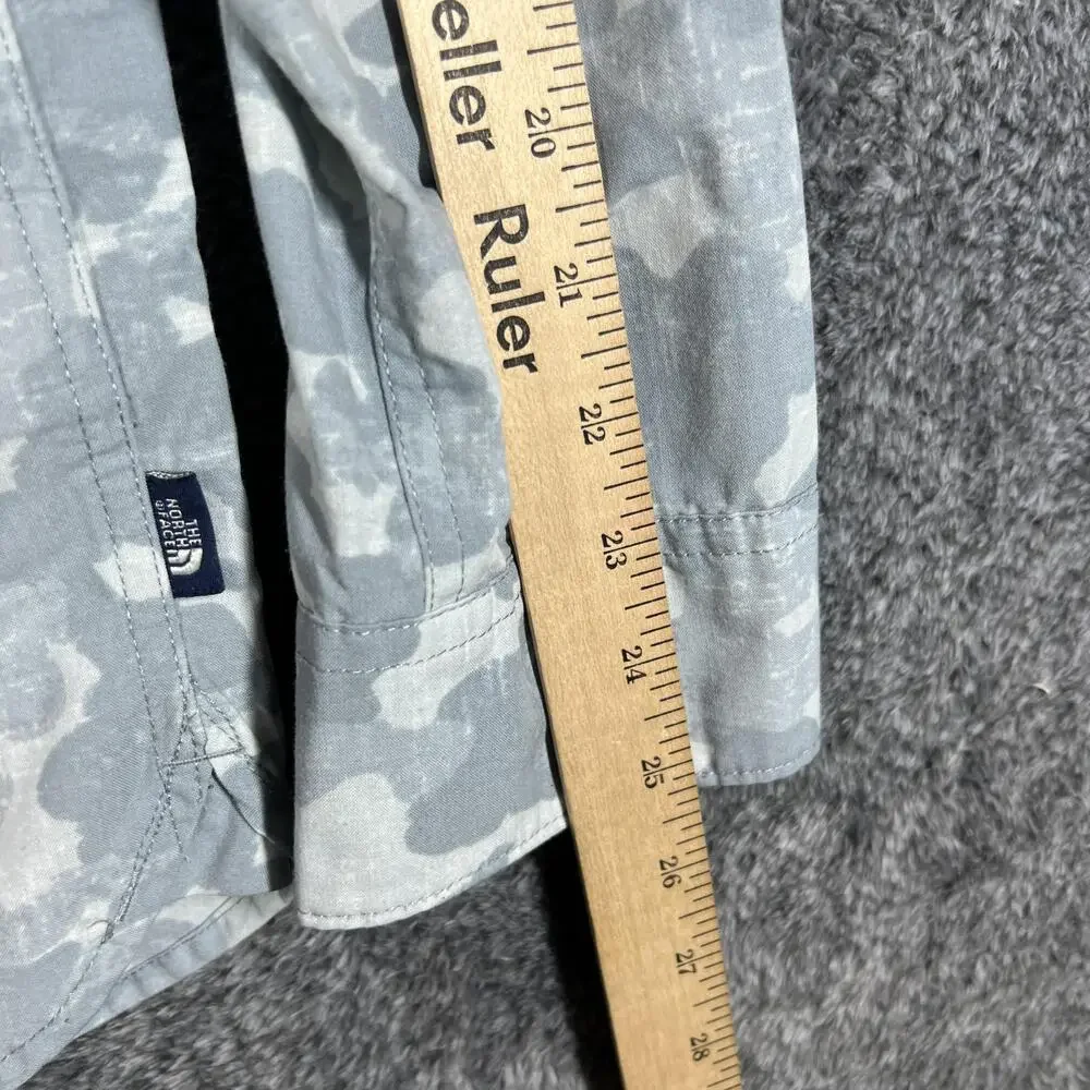 The North Face Shirt Mens Large Gray Camouflage Button Up Long Sleeve